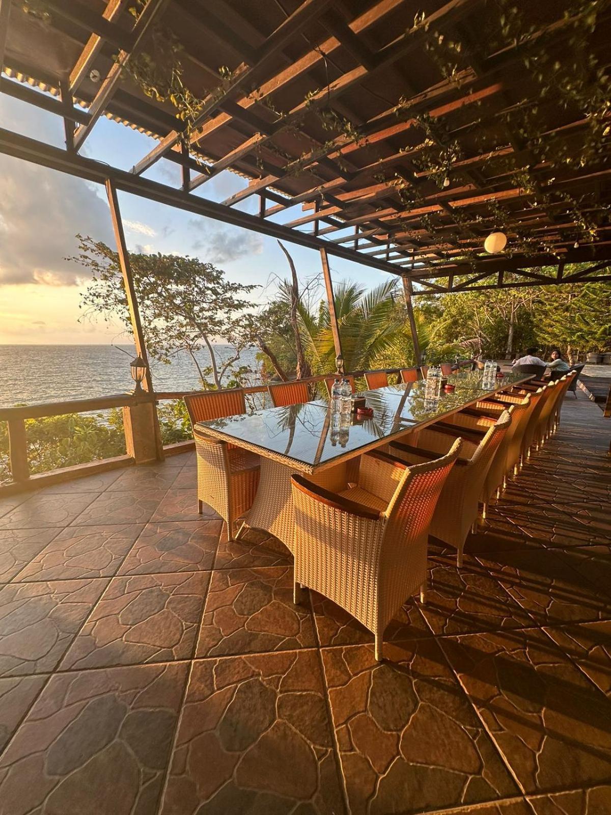 Kasuari Valley Beach Resort Sorong Luaran gambar